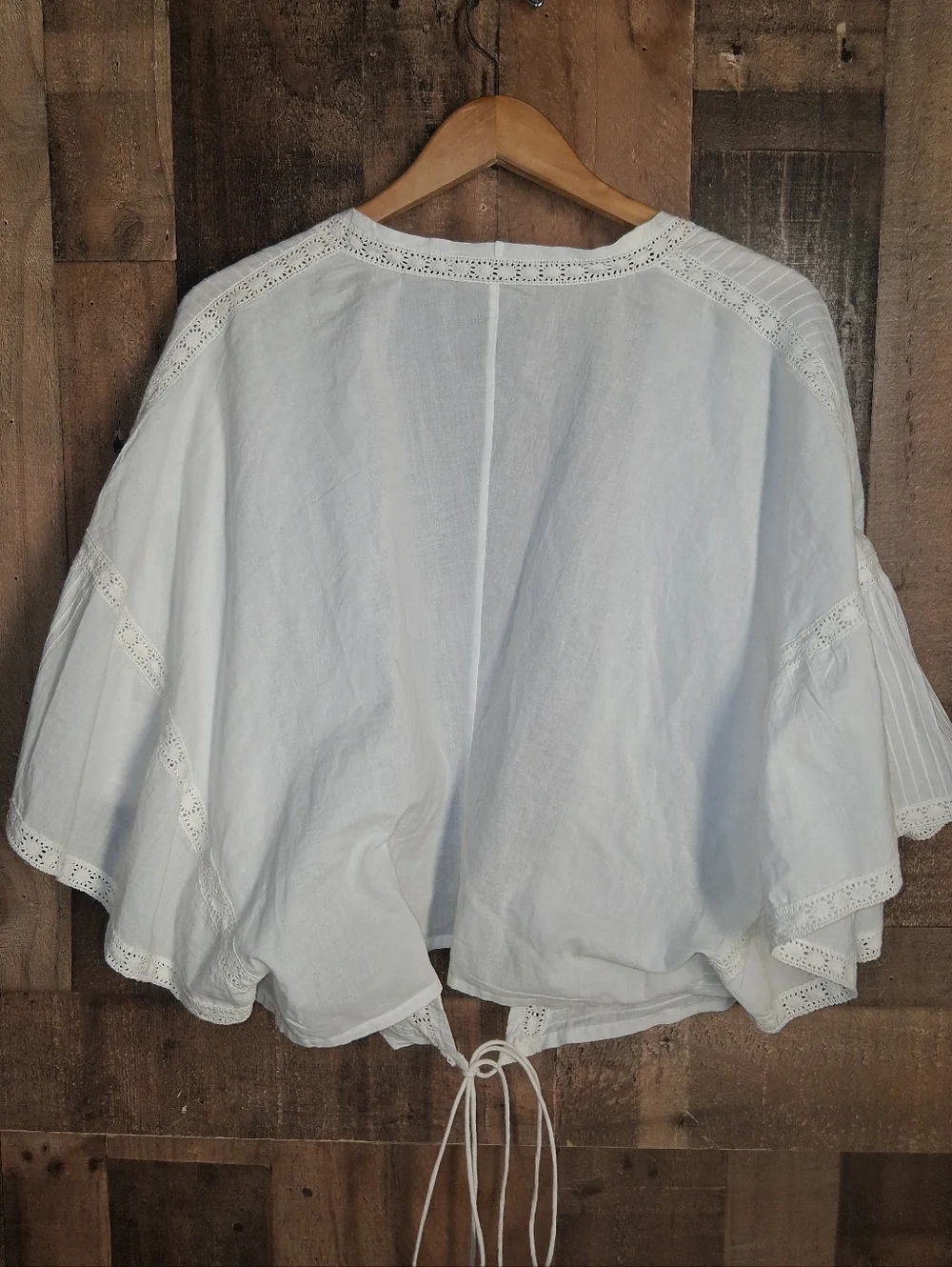 Queene and Belle White Wrap Top Size Small - Picture 3 of 8